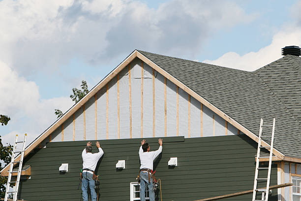 Professional Siding Installation technician working in Massapequa, NY